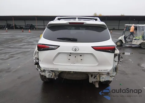 2021 Toyota Highlander Xle z USA, uszkodzony, nr VIN 5TDHZRBH9MS547187